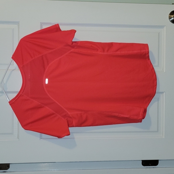 Set of 3, Old Navy Active workout shirts. Size M - Picture 3 of 7